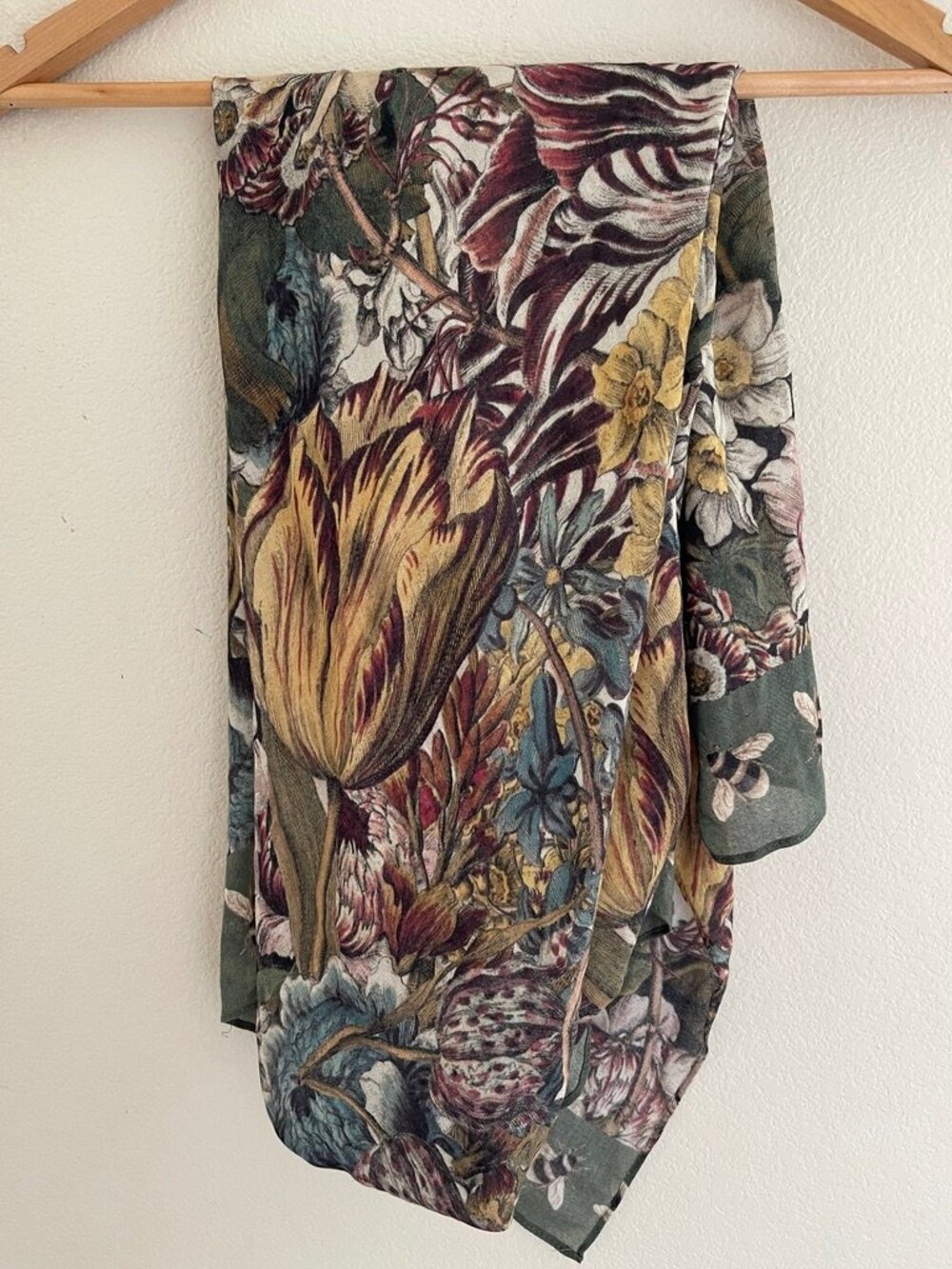 Market of Stars LOVE GROWS WILD Scarf: from "12 Months of Flowers": New w/o Tags - Picture 2 of 8